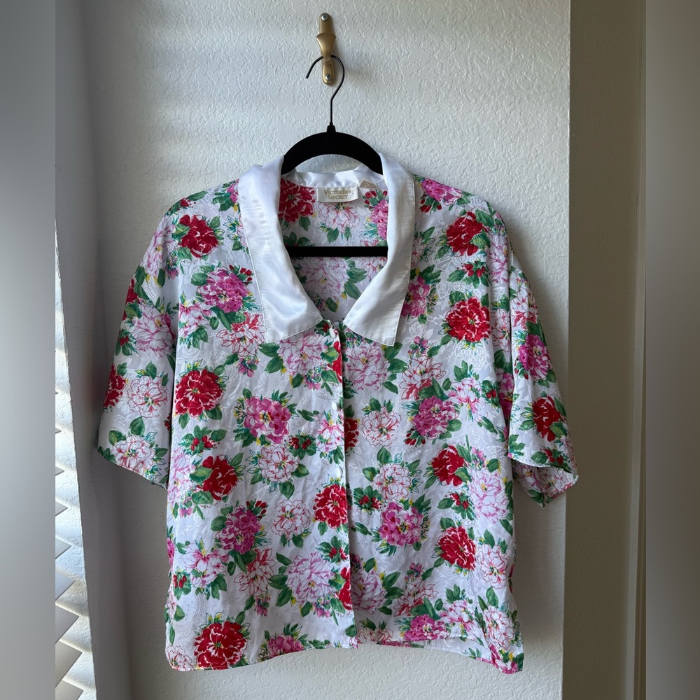 VINTAGE VICTORIA’S SECRET GOLD LABEL FLORAL SATIN PAJAMA TOP SIZE MEDIUM EUC